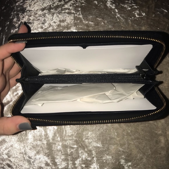 ⭐️BRAND NEW - 100% Auth Gucci Guccissima Wallet⭐️ - Picture 3 of 8